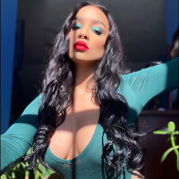 Meet your Posher, Danielle - Picture 1 of 6